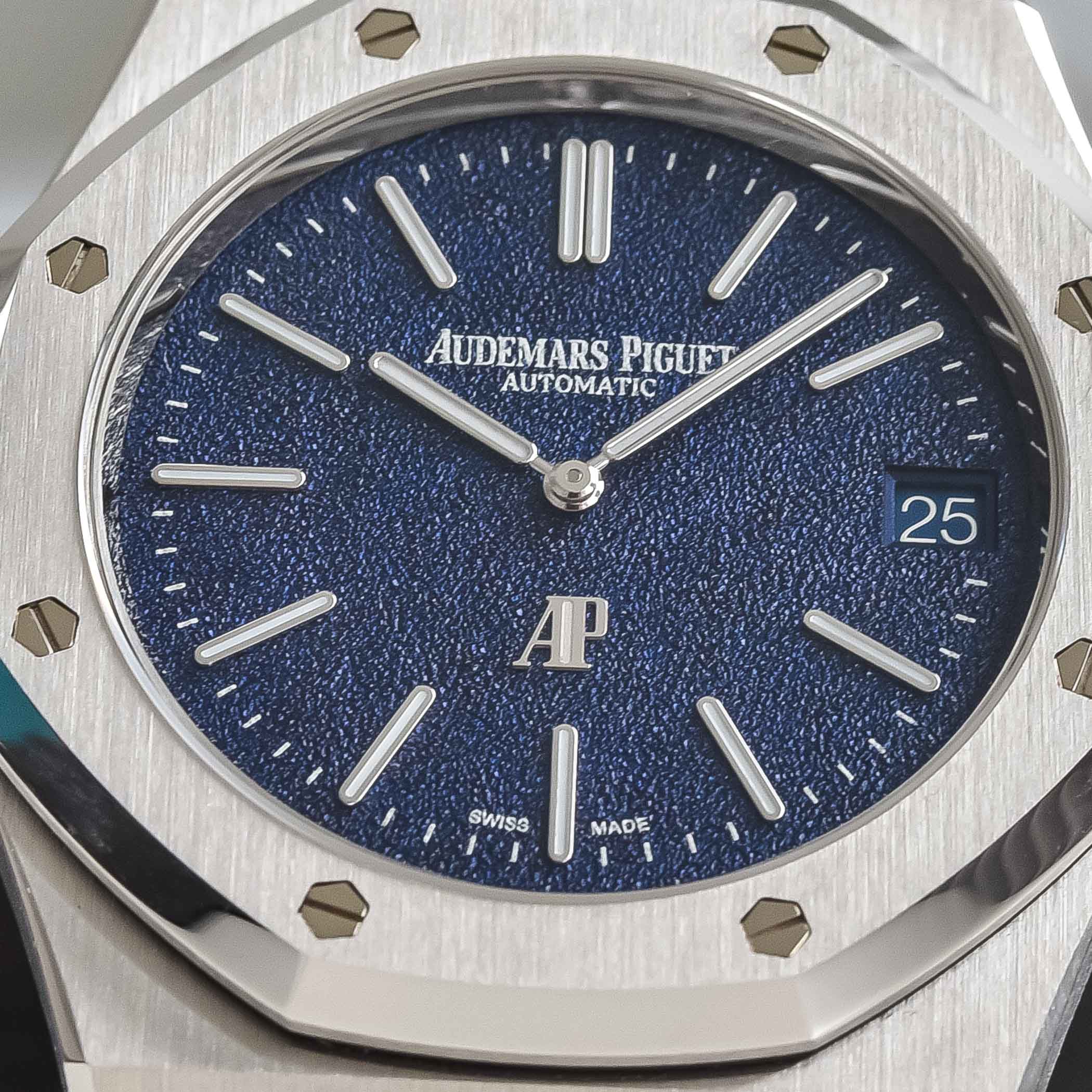Audemars Piguet Royal Oak Jumbo Extra-Thin 16202BC Tuscan Dial Blue Grained White Gold - review - 2