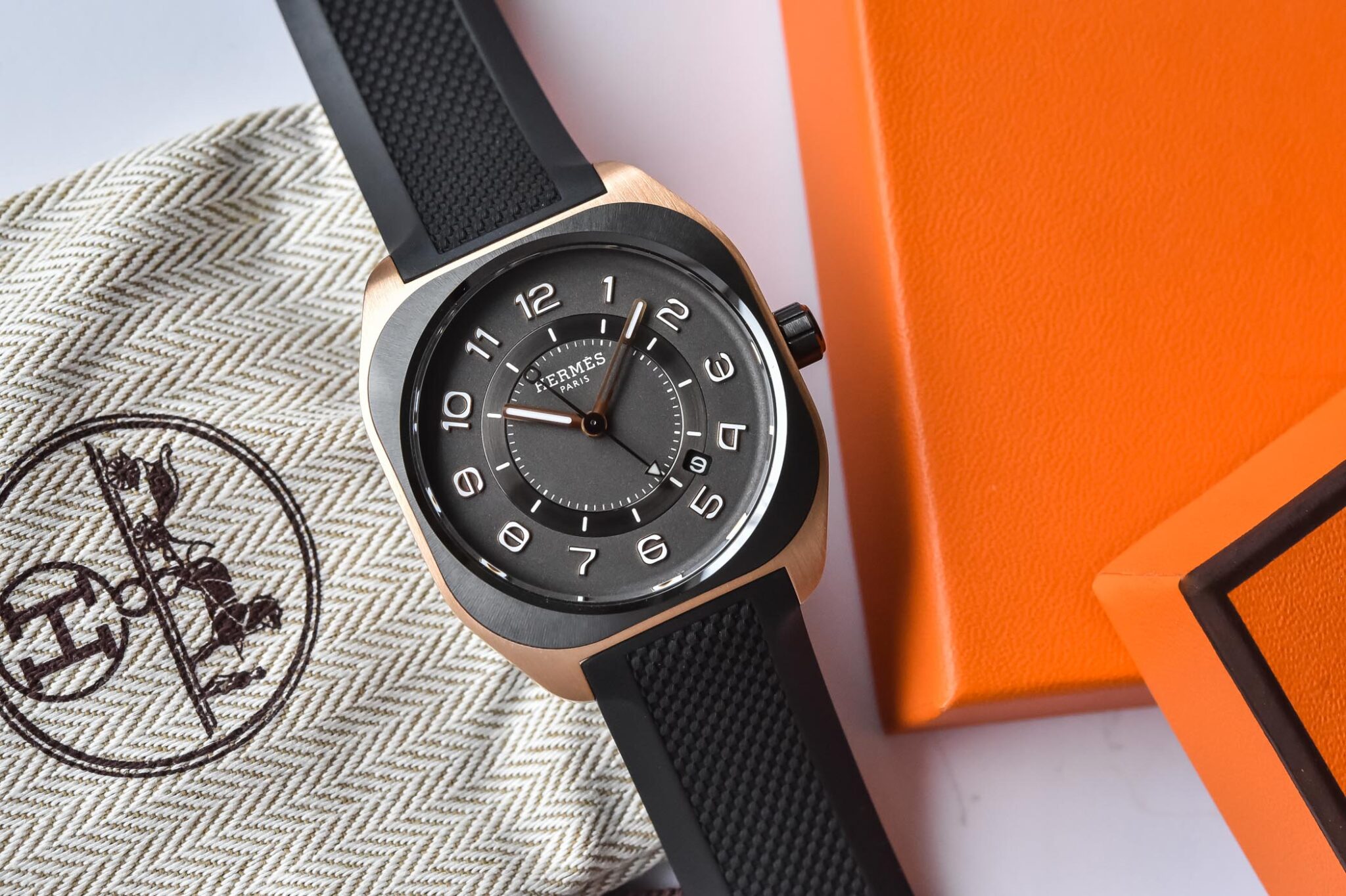 Hands On With The Two Tone Black Gold Herm s H08 Watch
