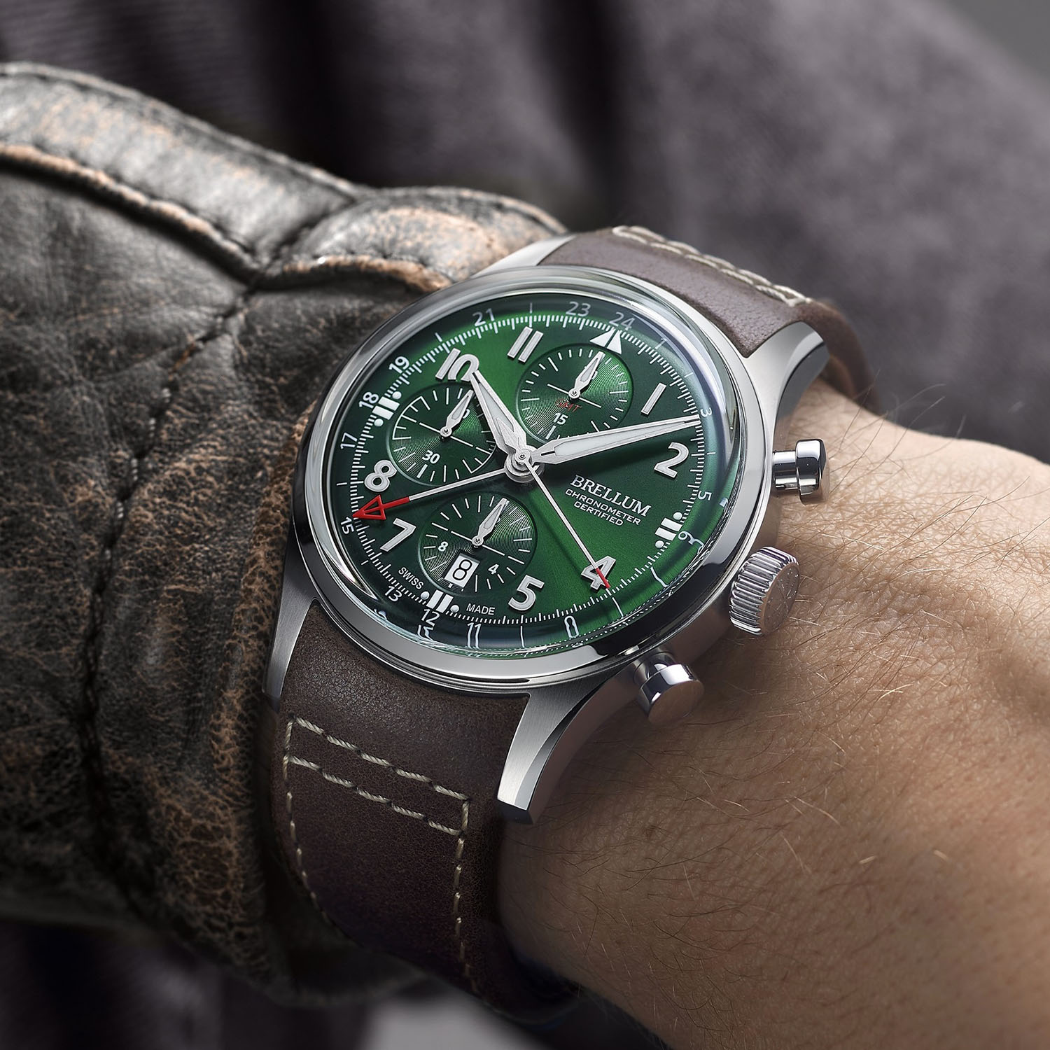 Brellum Pilot GMT LE.3 Chronometer Green Chronograph hands-On - 2