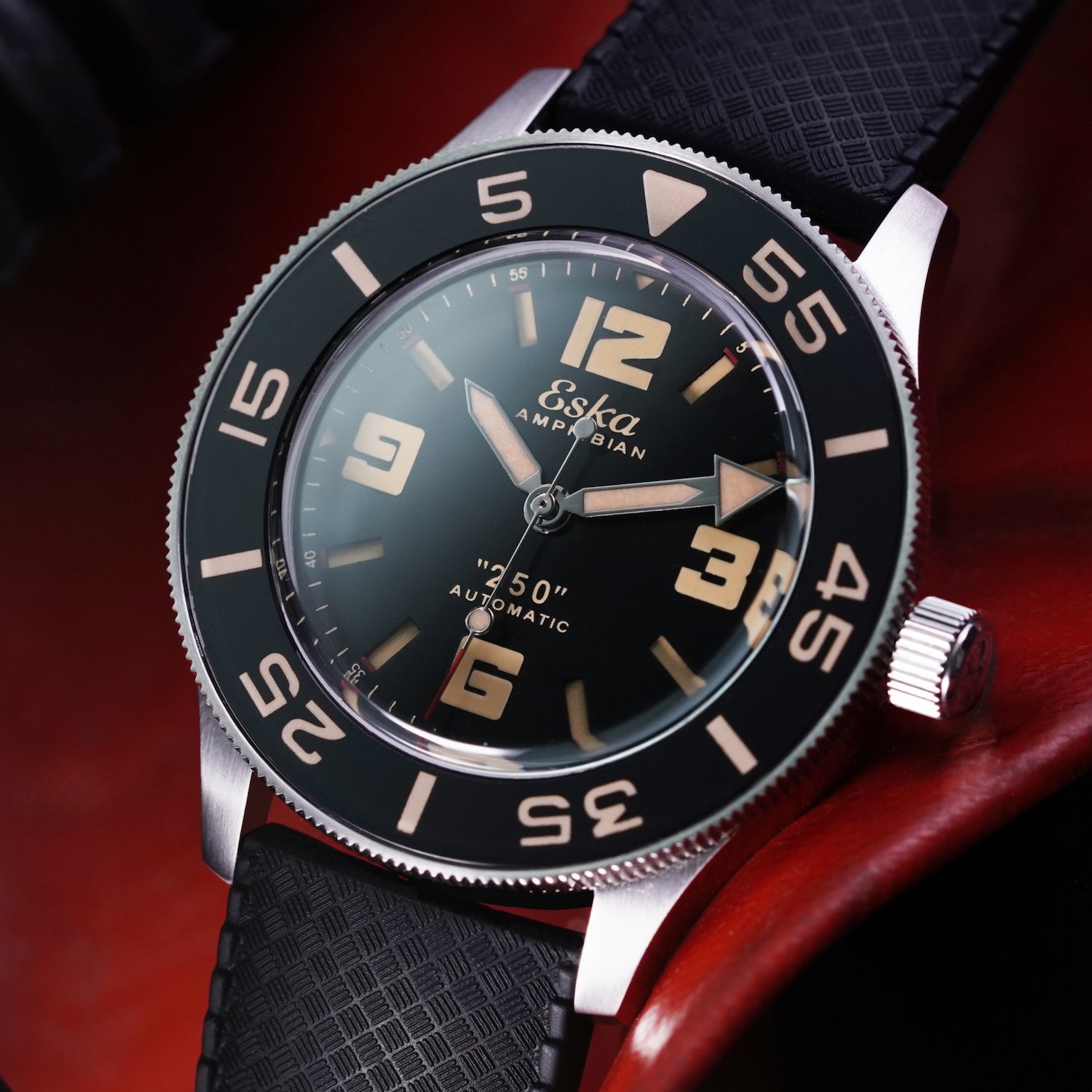 Eska Amphibian 250 - Vintage-Inspired Dive Watch Accessible Automatic Kickstarter - 8
