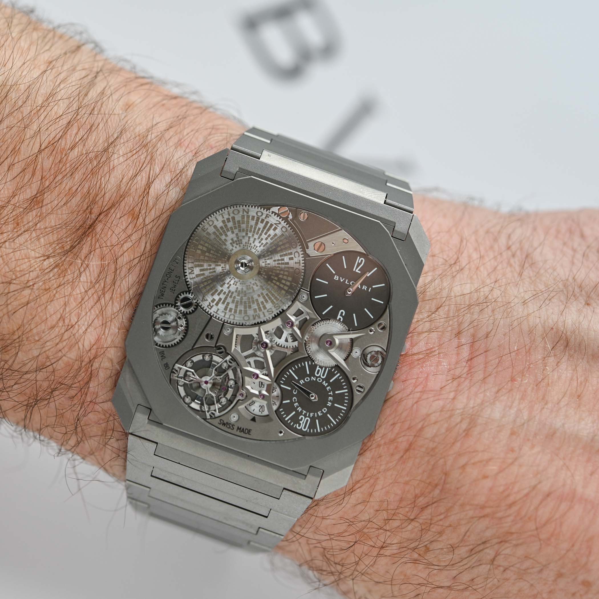 Reloj mecánico Bulgari Octo Finissimo Ultra COSC 1.70mm más delgado del mundo - revisión de video - 9