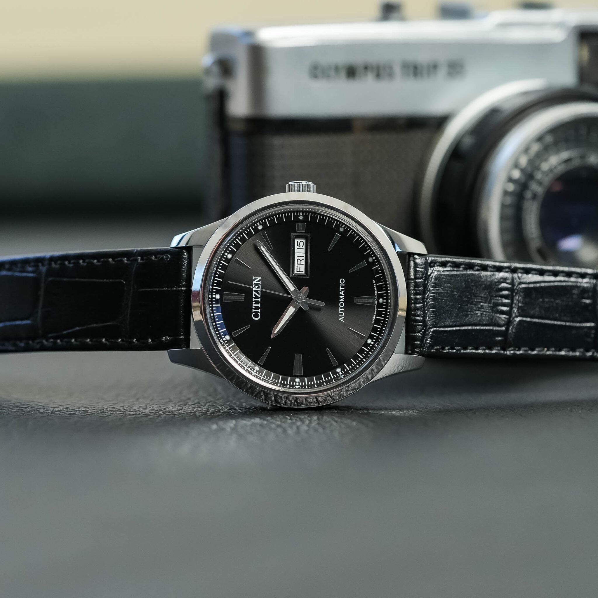 hands-on-the-new-citizen-mechanical-day-date-ny4058-is-a-perfect