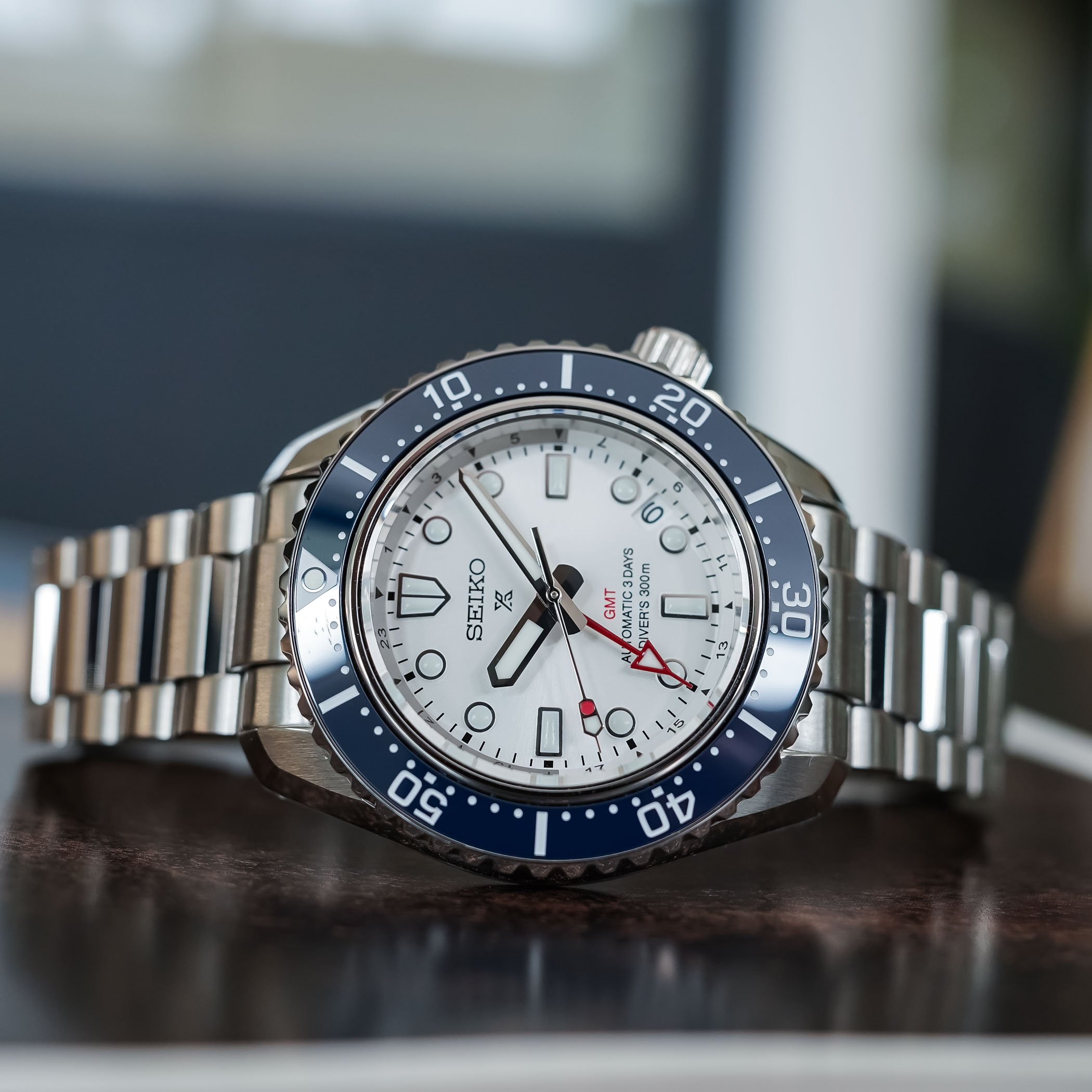 ハンズオン –  SPB519、更新されたSeiko Prospex 1968 Heritage Diver GMTがすべてを行う